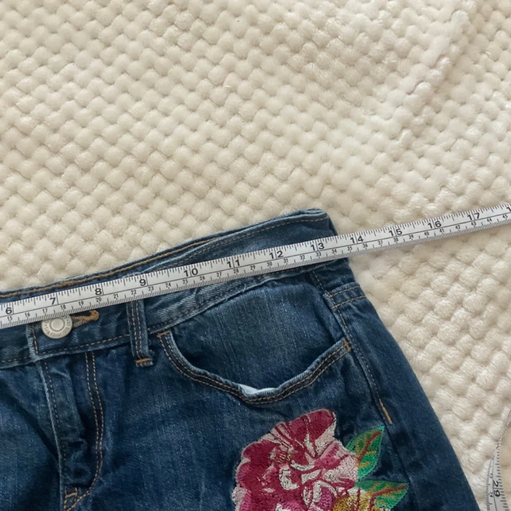 Girl’s Old Navy Jean Shorts with Embroidered‎ Flowers - Size 14